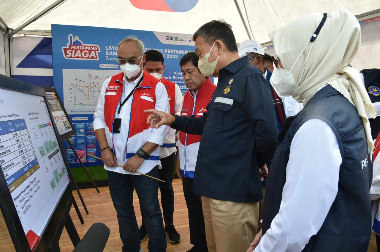 arsip-berita-tinjau-fasilitas-bbm-di-jalur-perbatasan-jawa-sumatera-menteri-arifin-antisipasi-lonjakan-kebutuhan-dan-tingkatkan-pelayanan–61u27e1